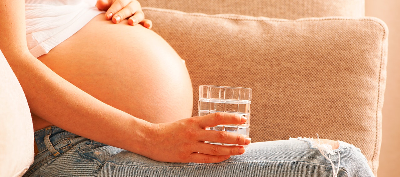 5 razones para tomar agua durante el embarazo Elevit